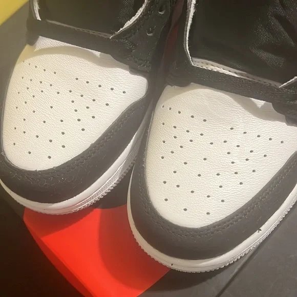 BRAND NEW MENS RETRO JORDAN 1s SIZE 7Y NWT - Picture 5 of 12